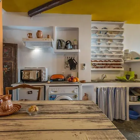 παραδοσιακή οικία 1890 τraditional House 1890 Plaka (Milos)